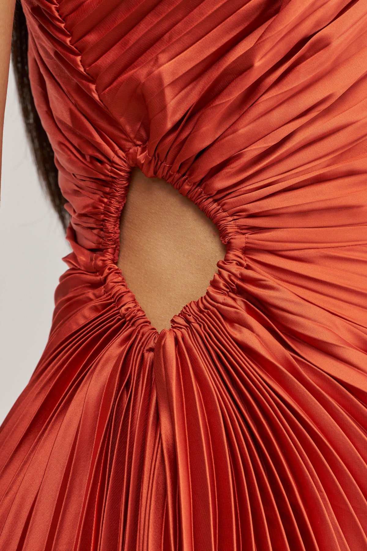 MIDNIGHT MAVEN SLEEVELESS MAXI DRESS IN RED