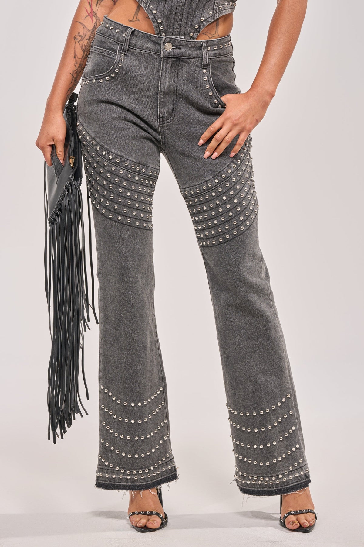 FEELING THE VIBES FLARE DENIM