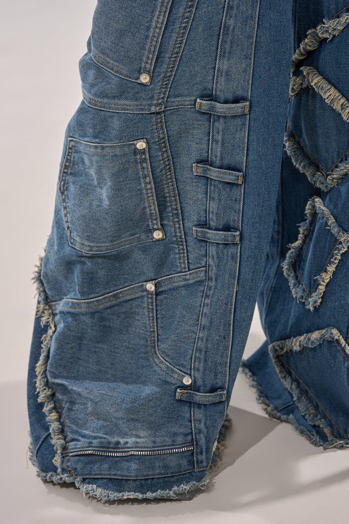 MIXED MATCH RELAXED DENIM
