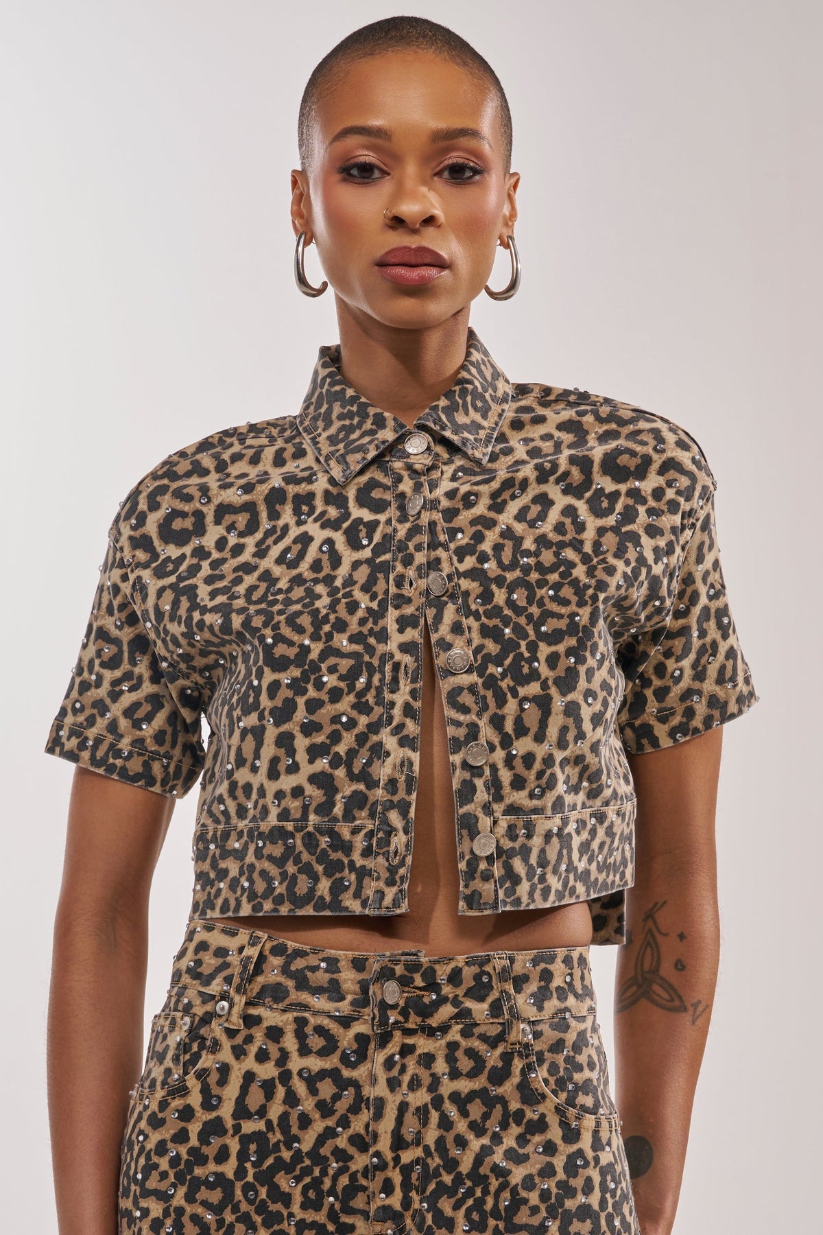 LEOPARD SISTA BUTTON DOWN