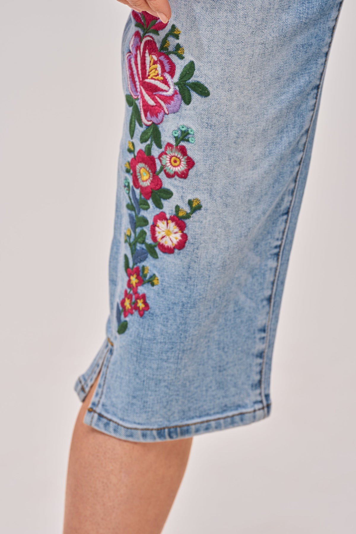 GIVE ME FLOWERS FLORAL CAPRI