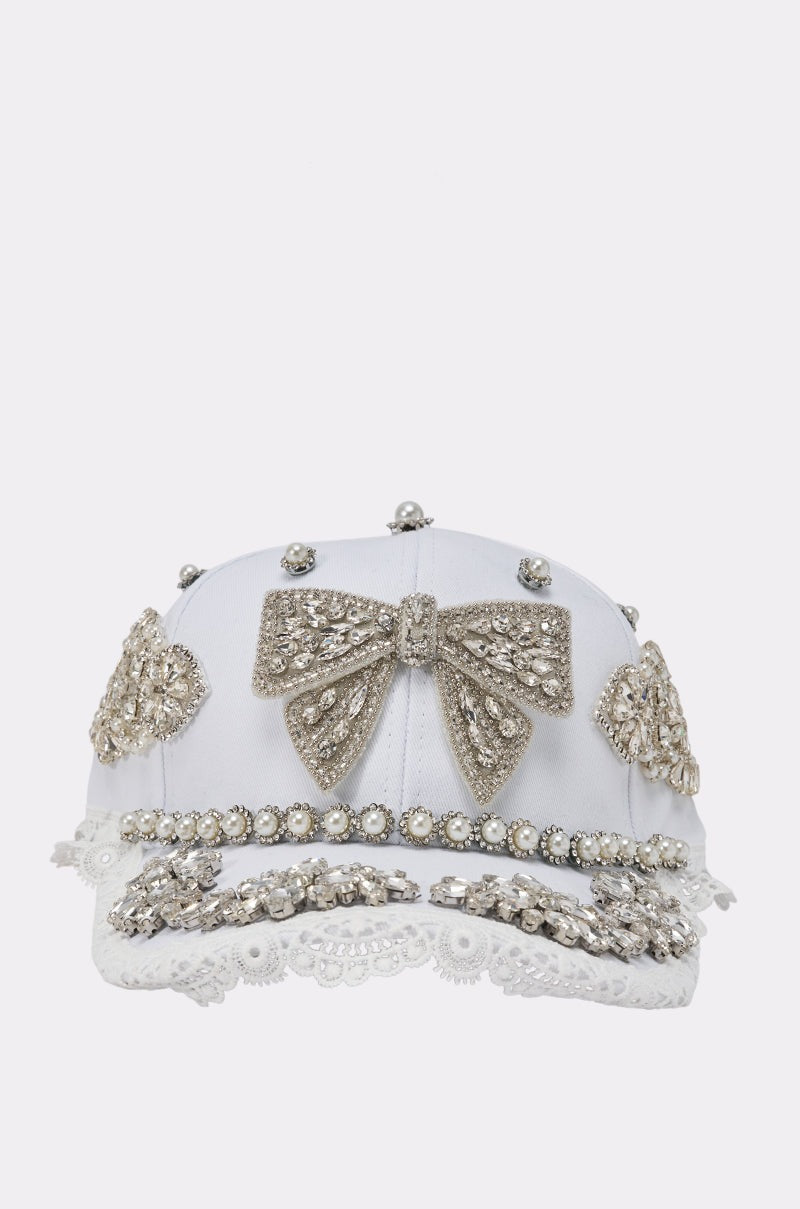 IM OUTSIDE EMBELLISHED HAT