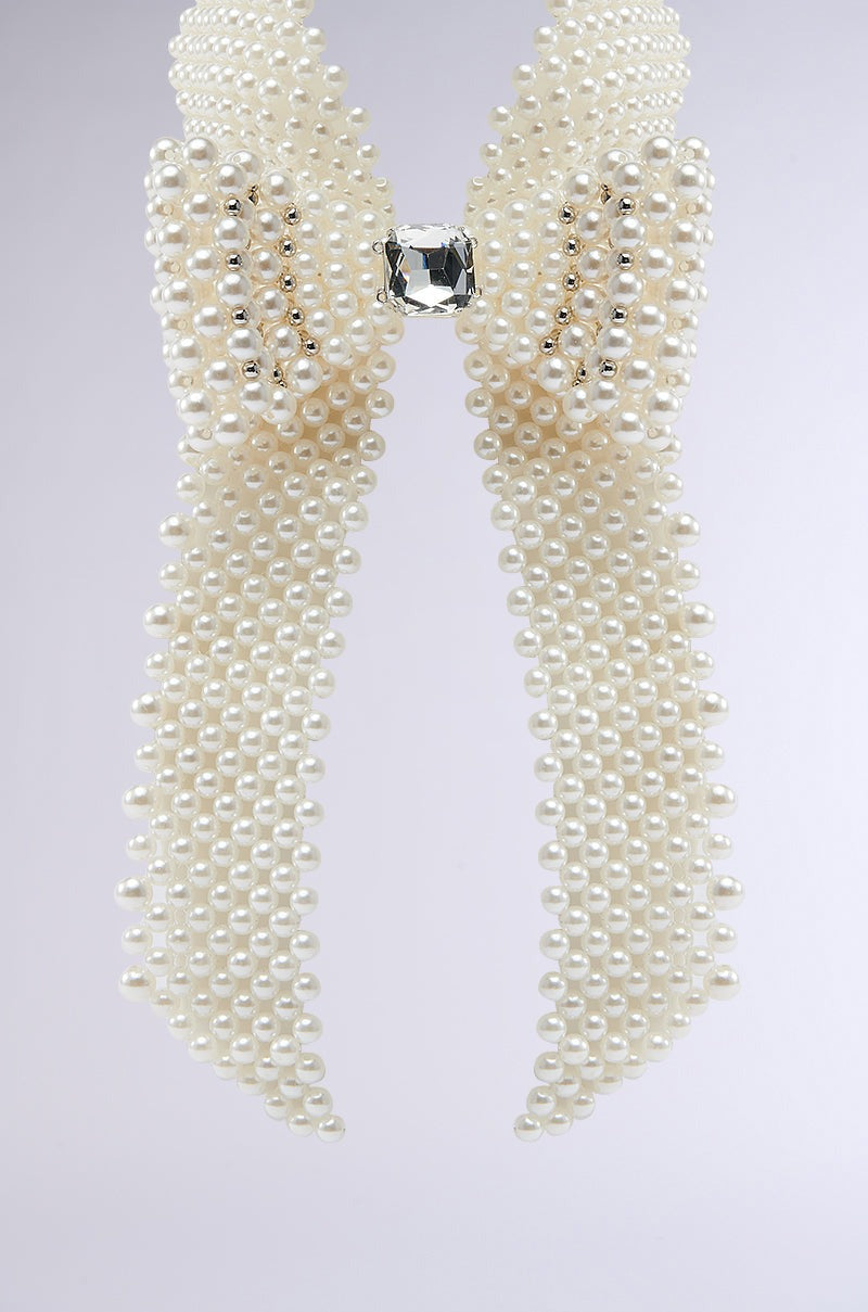 BUTTONED UP PEARL COLLAR