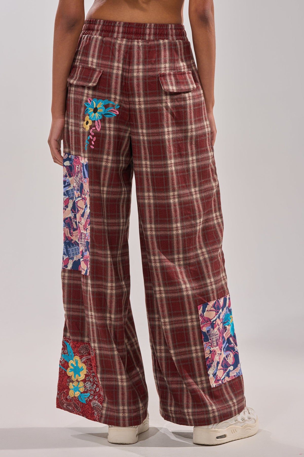 KRIYSTA FLORAL PATCH PLAID PANT