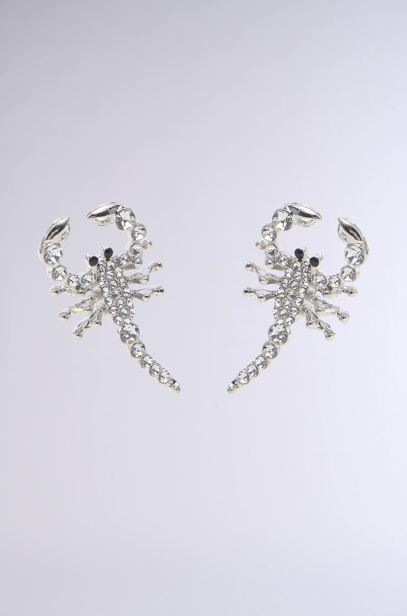 CLAWS UP EARRING