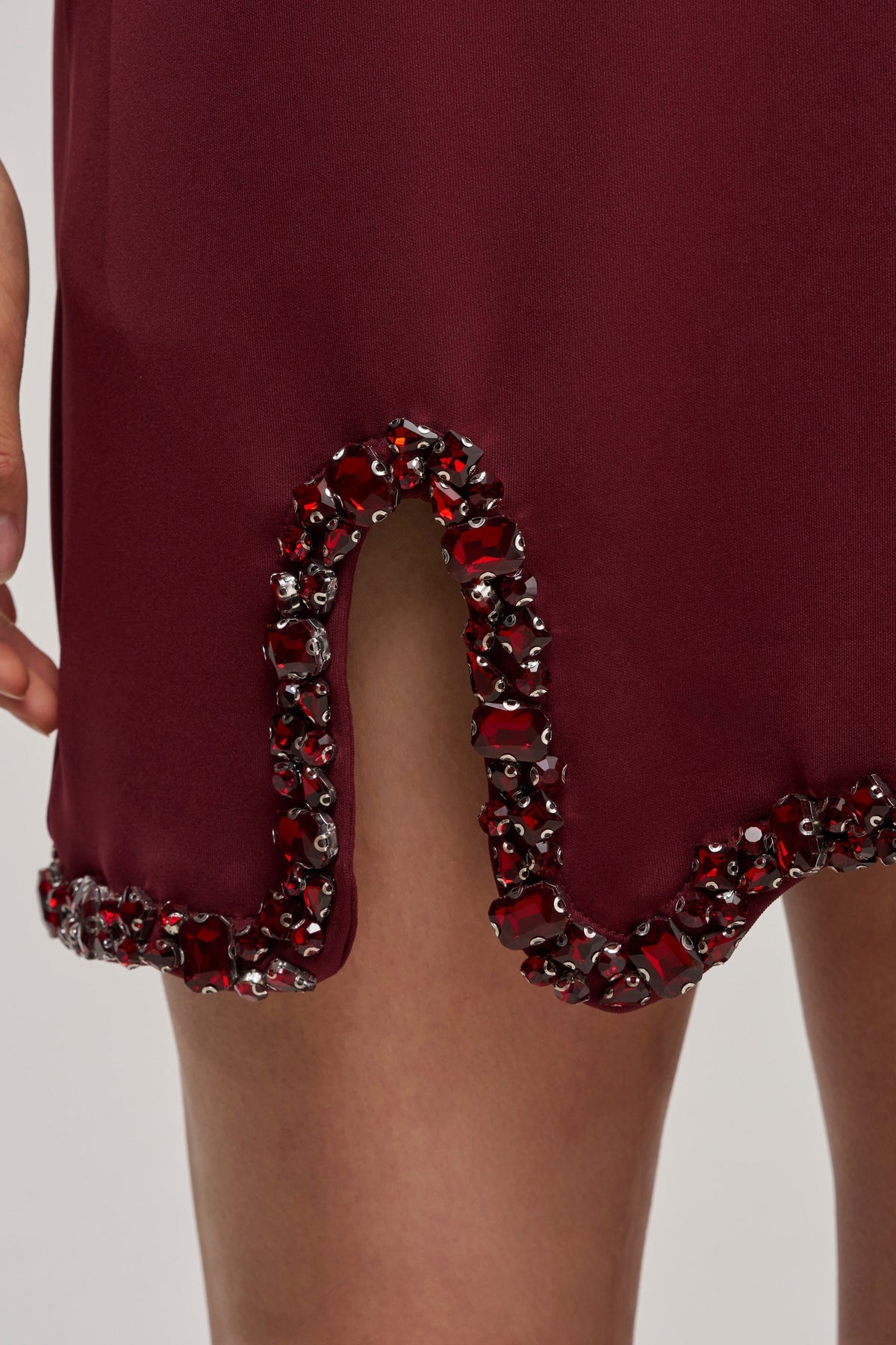COOL GIRL EMBELLISHED TEE SHIRT DRESS IN BURGUNDY