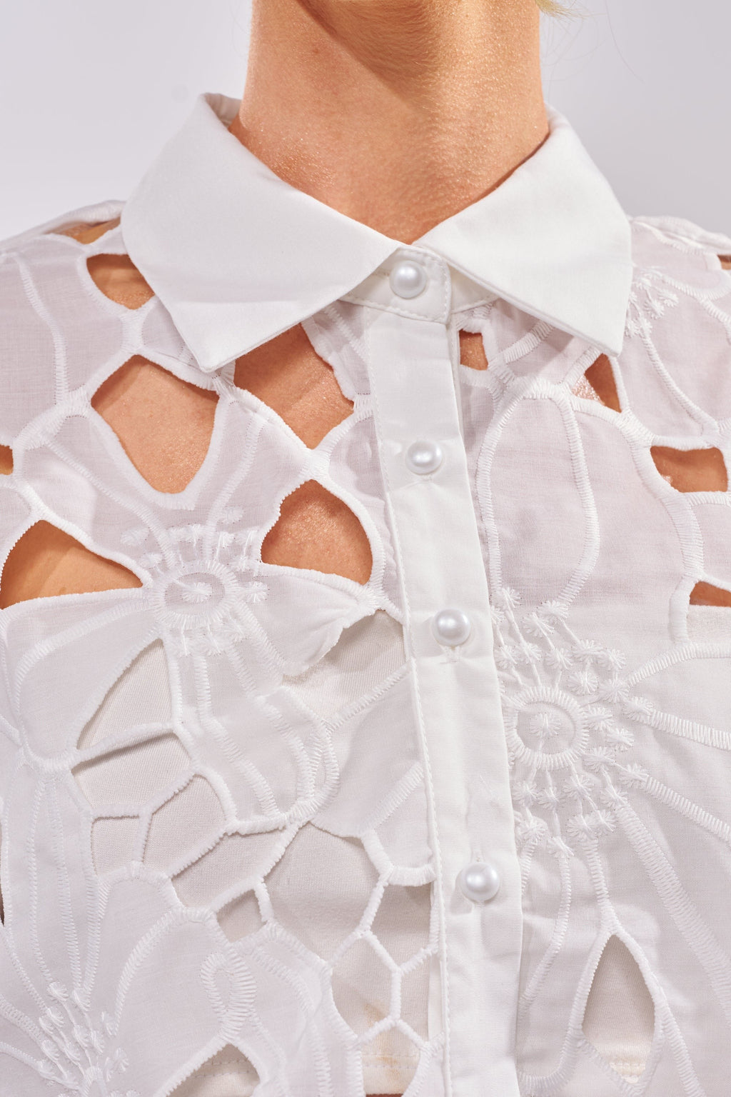 DOLLY FLORAL BUTTON DOWN IN WHITE