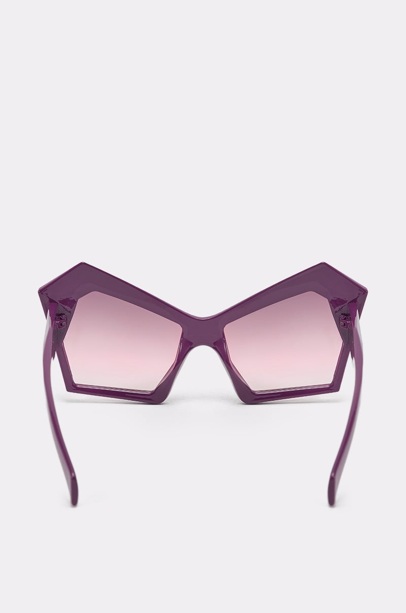 ON TREND SUNGLASSES