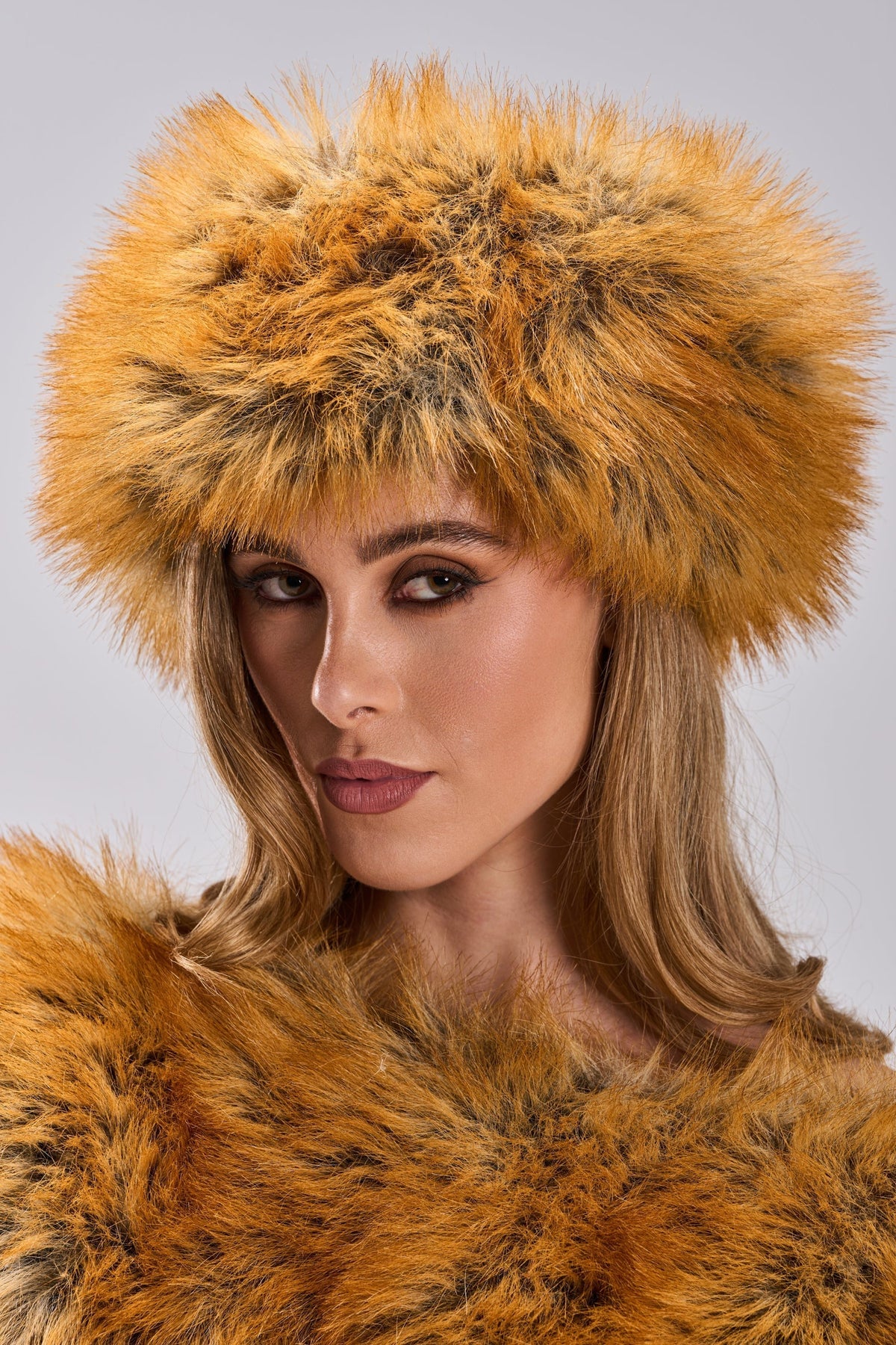 REALLY LIKE THAT FAUX FUR HEADBAND