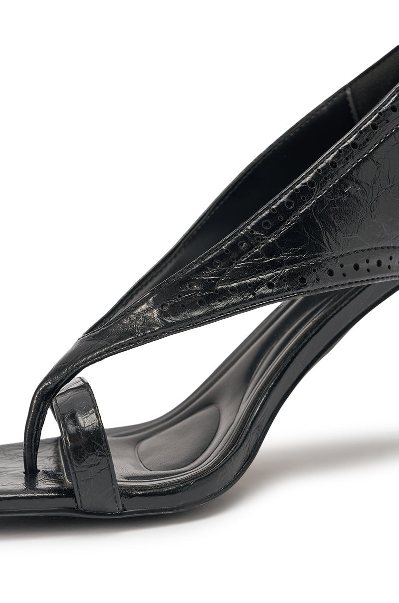 AKIRA GOLD SELVARE BLACK THONG STIELTTO SANDAL