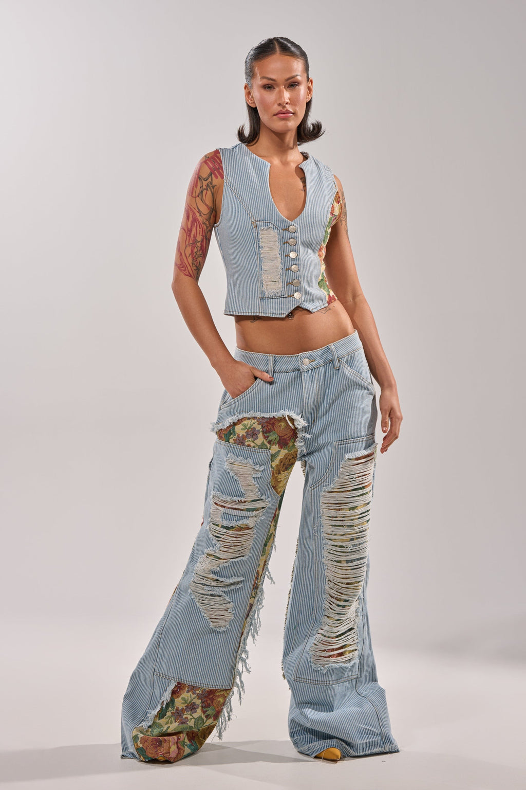 GUESS WHO STRIPE DENIM WITH BROCADE