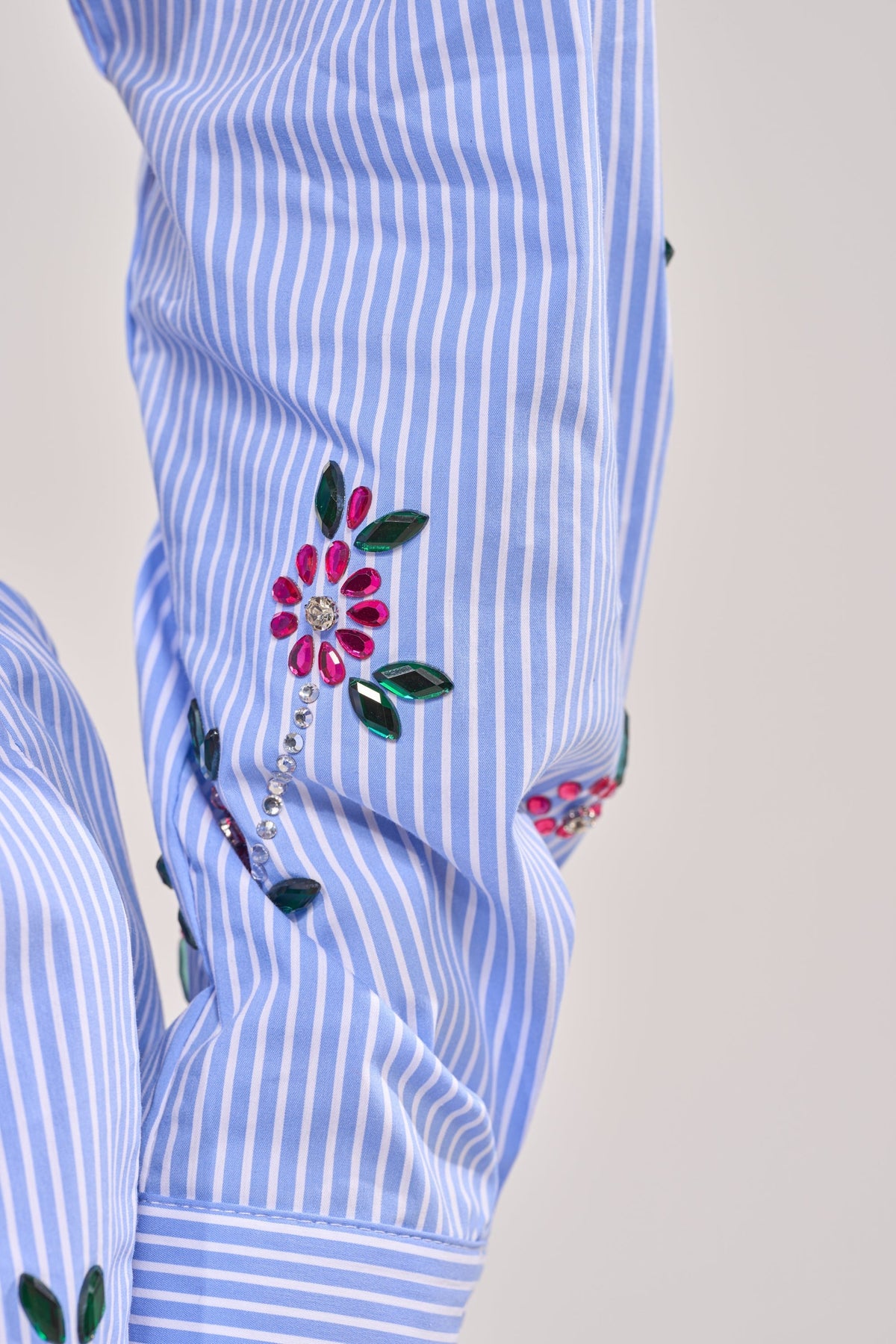 JUNIE POPLIN RHINESTONE DETAIL BLOUSE