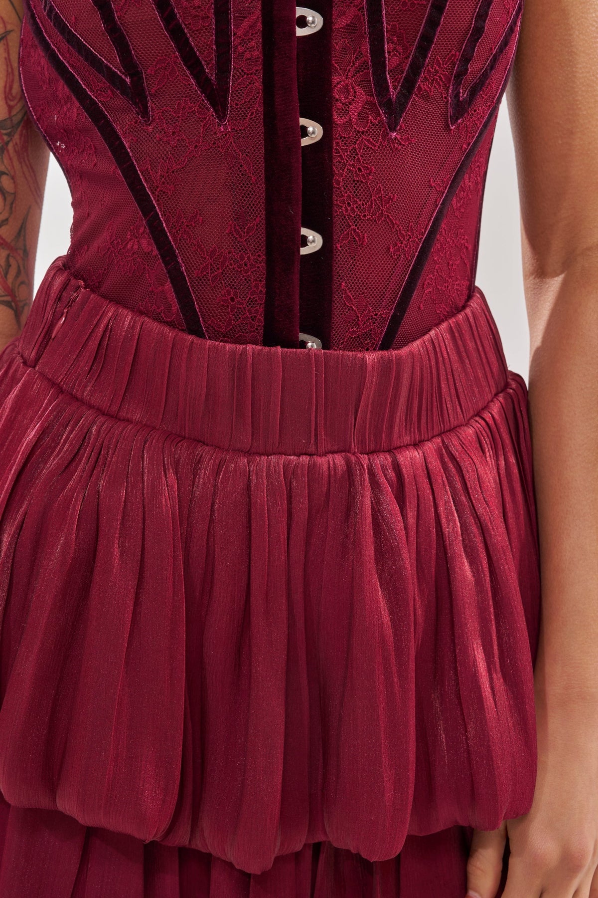 STAR OF THE NIGHT FLOUNCY PANT IN BURGUNDY