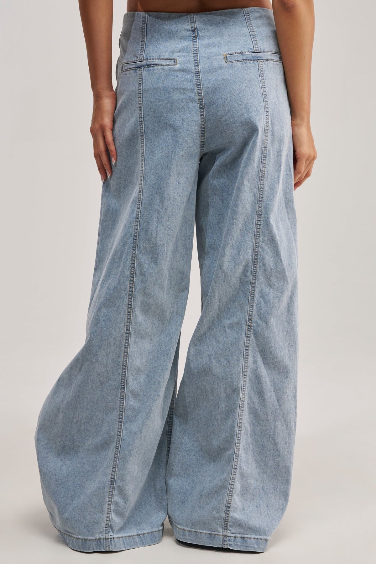 JUST IN TIME HIGH WAISTED RELAXED DENIM