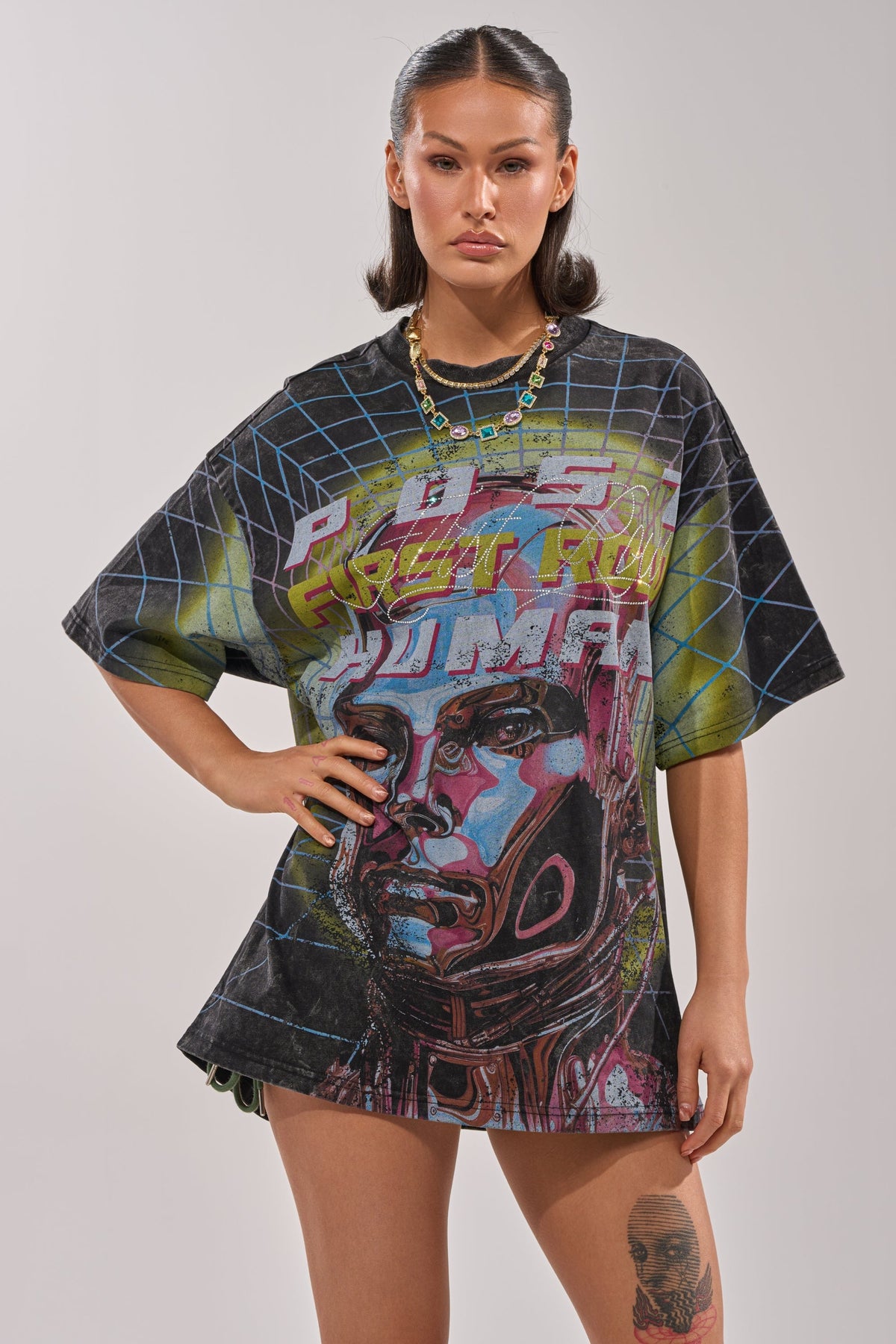 FIRST ROW NEW METAVERSE OVERSIZED GRAPHIC TEE