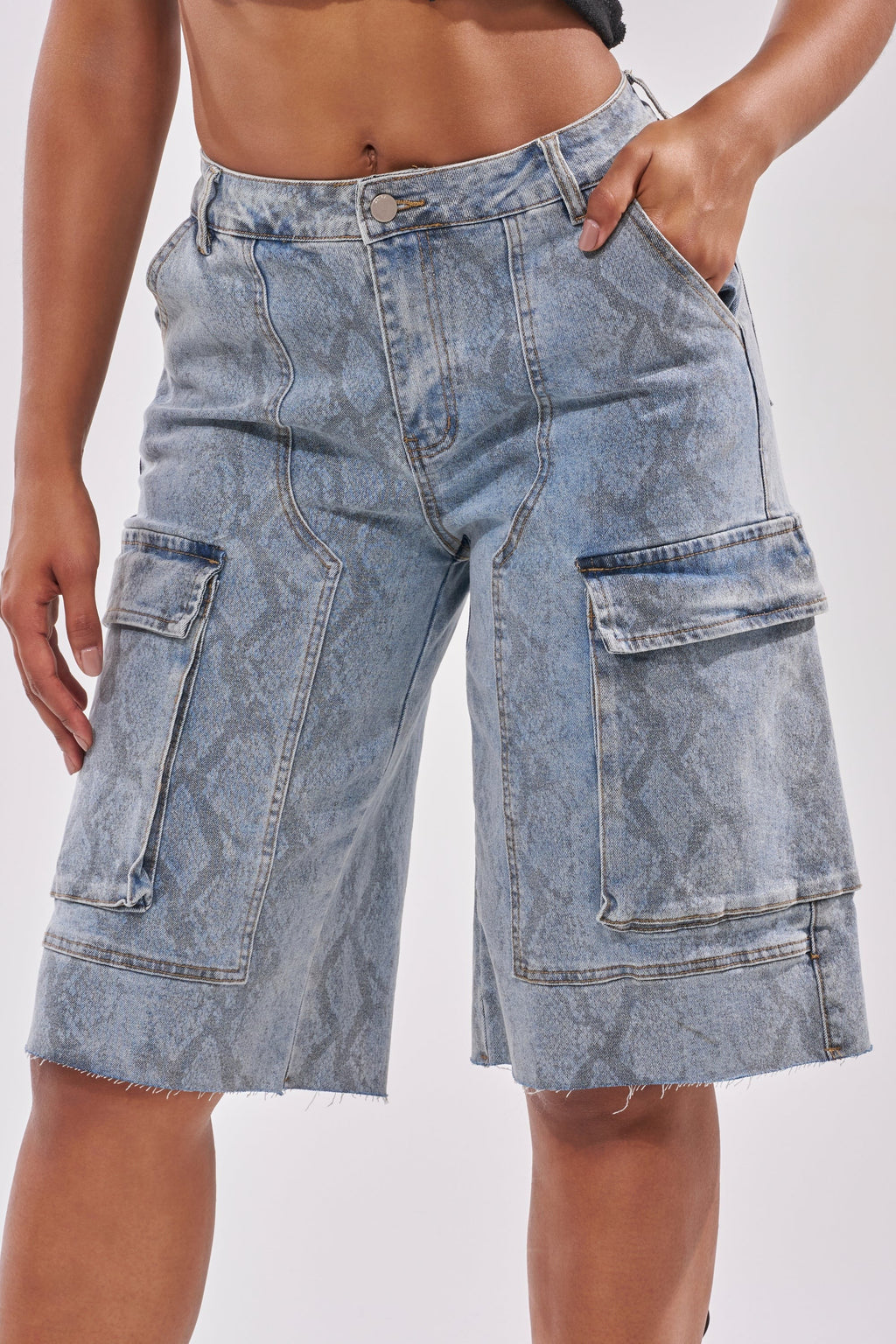 LITTLE SNAKE BERMUDA SHORT