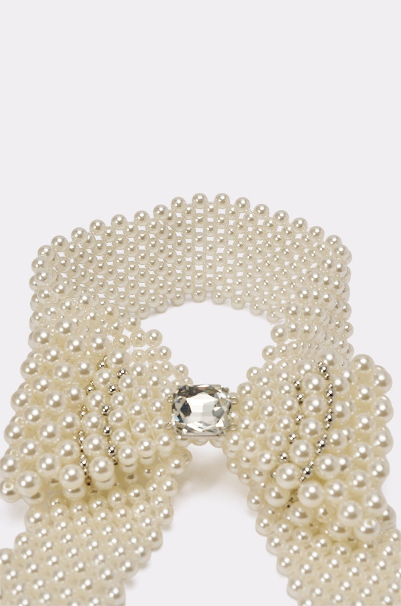 BUTTONED UP PEARL COLLAR