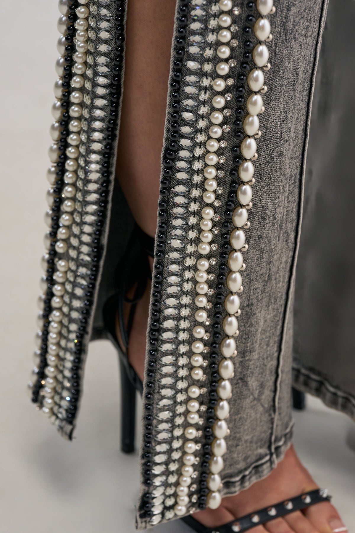 LUXURIOUS DENIM PANTS WITH SIDE SLITS IN GREY