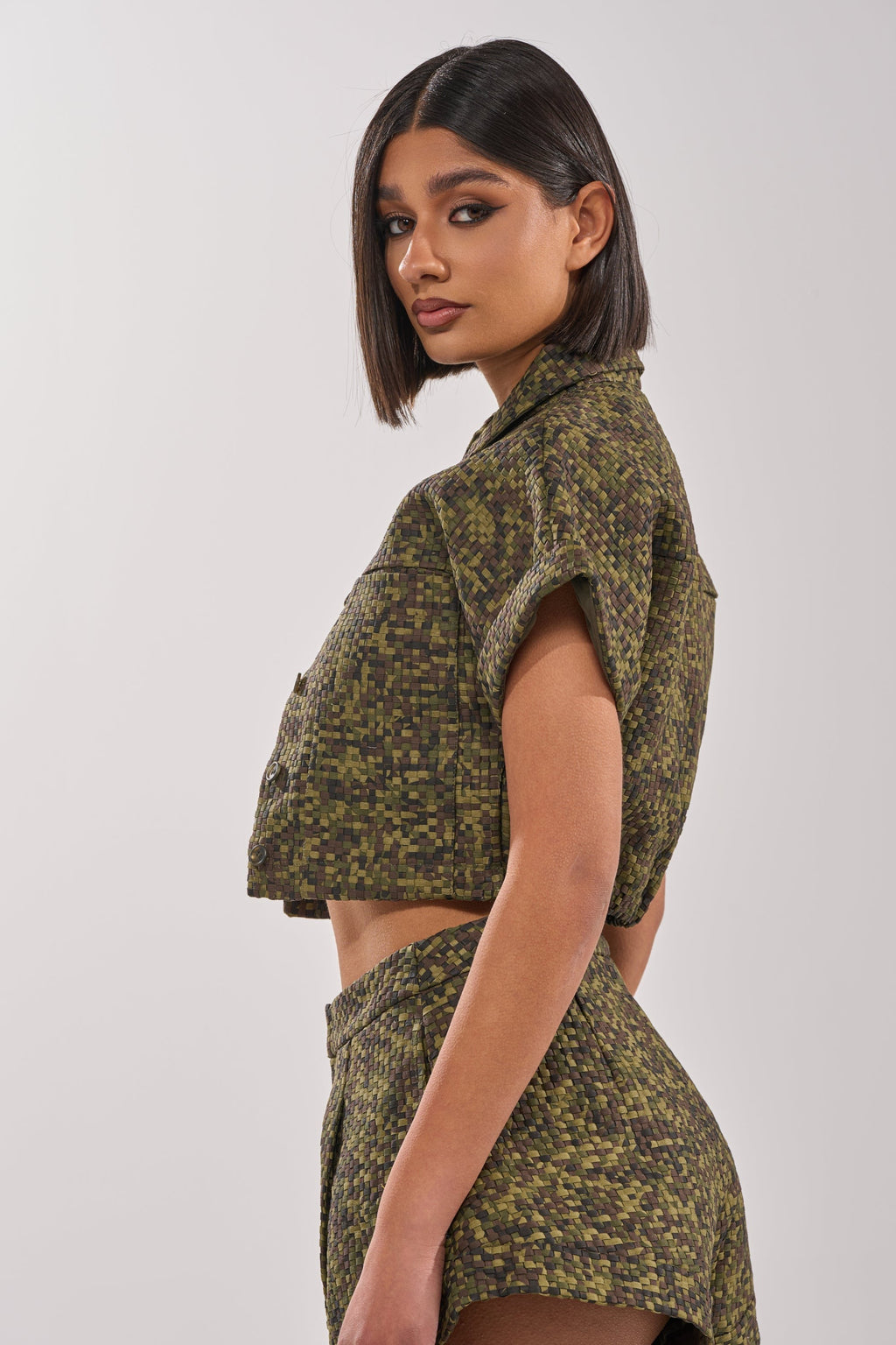 DOWN UNDER BUTTON DOWN