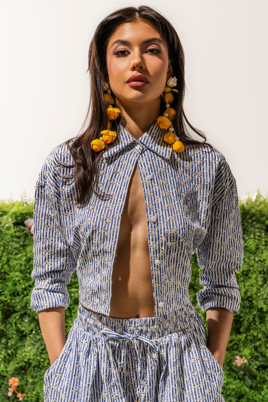 BLOSSOM CROP BUTTON DOWN