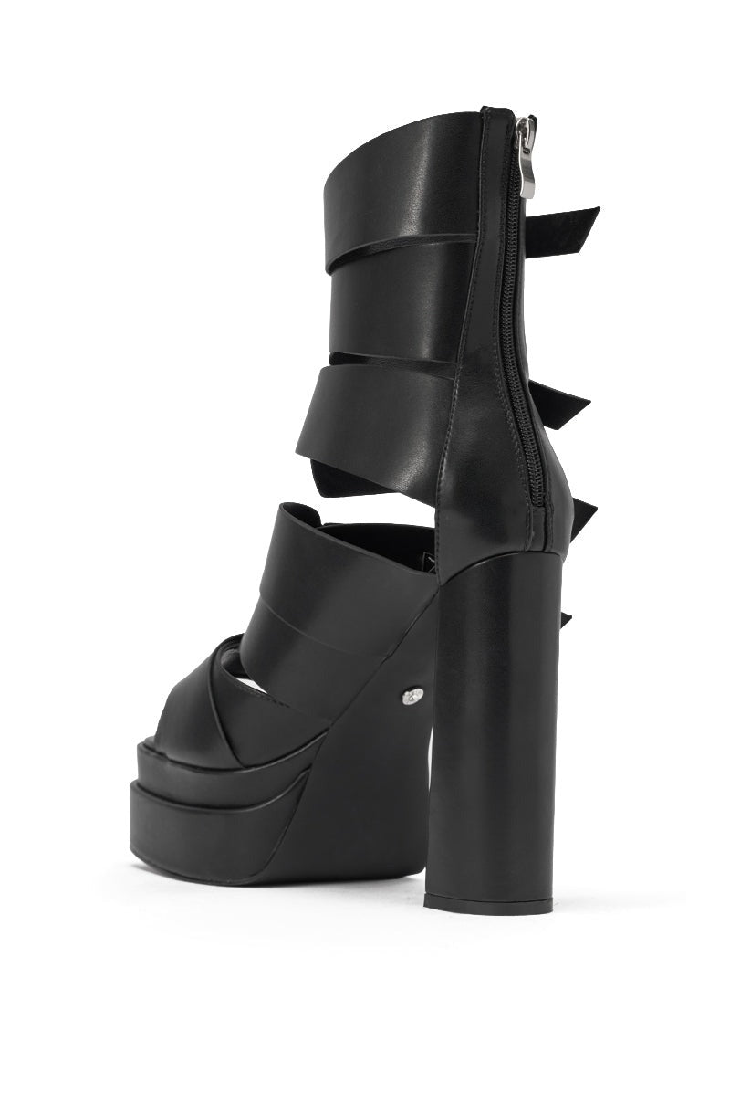 AKIRA GOLD ALBERIC BLACK CHUNKY PLATFORM SANDAL