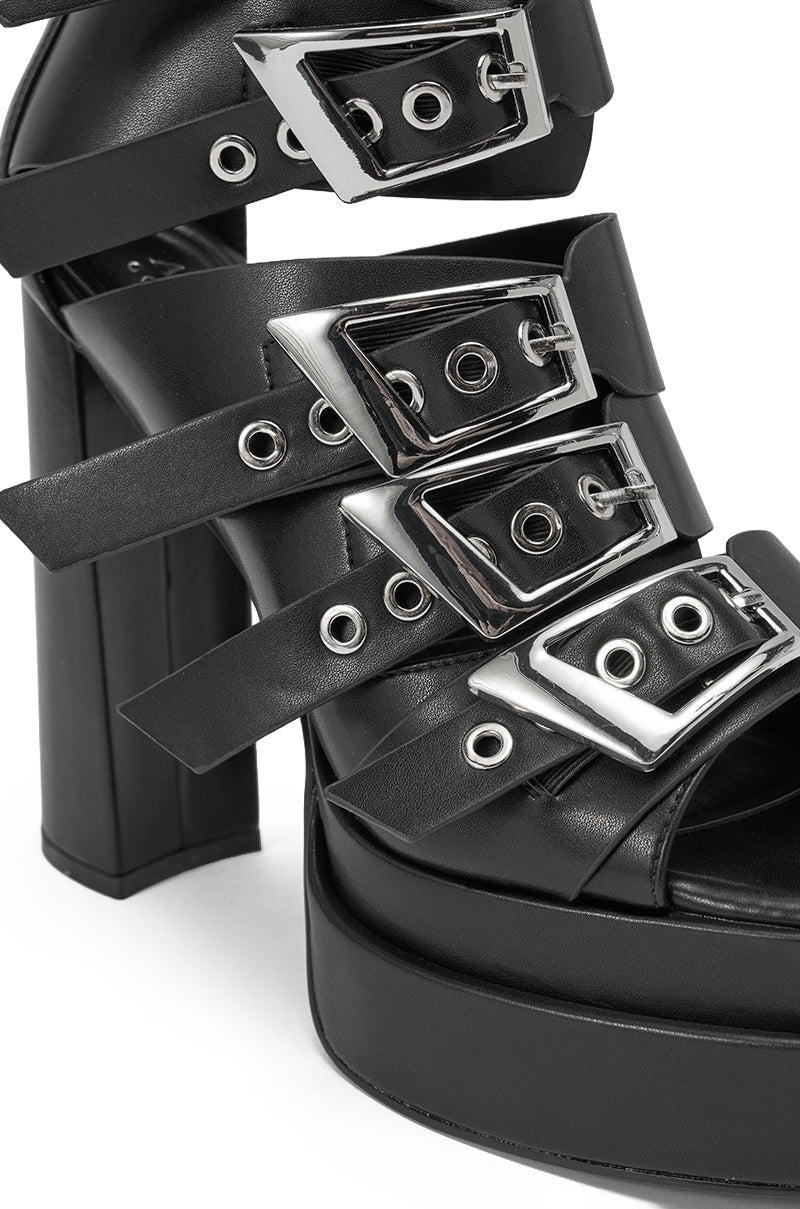 AKIRA GOLD ALBERIC BLACK CHUNKY PLATFORM SANDAL