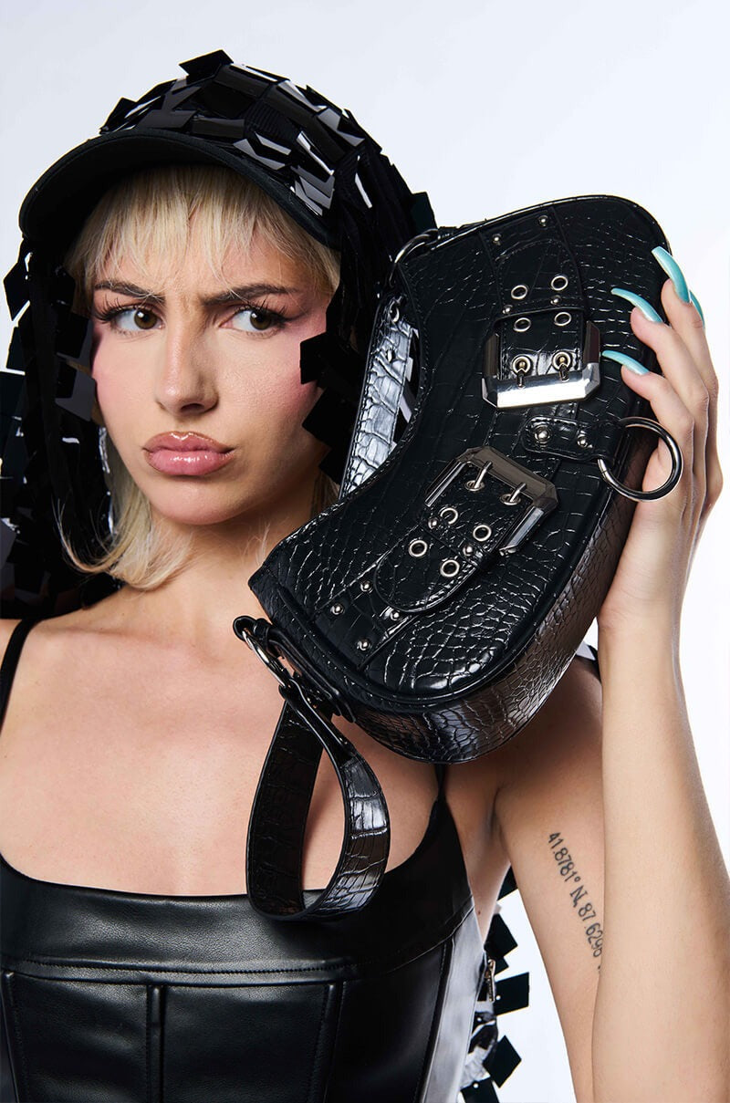 BUCKLE UP PURSE