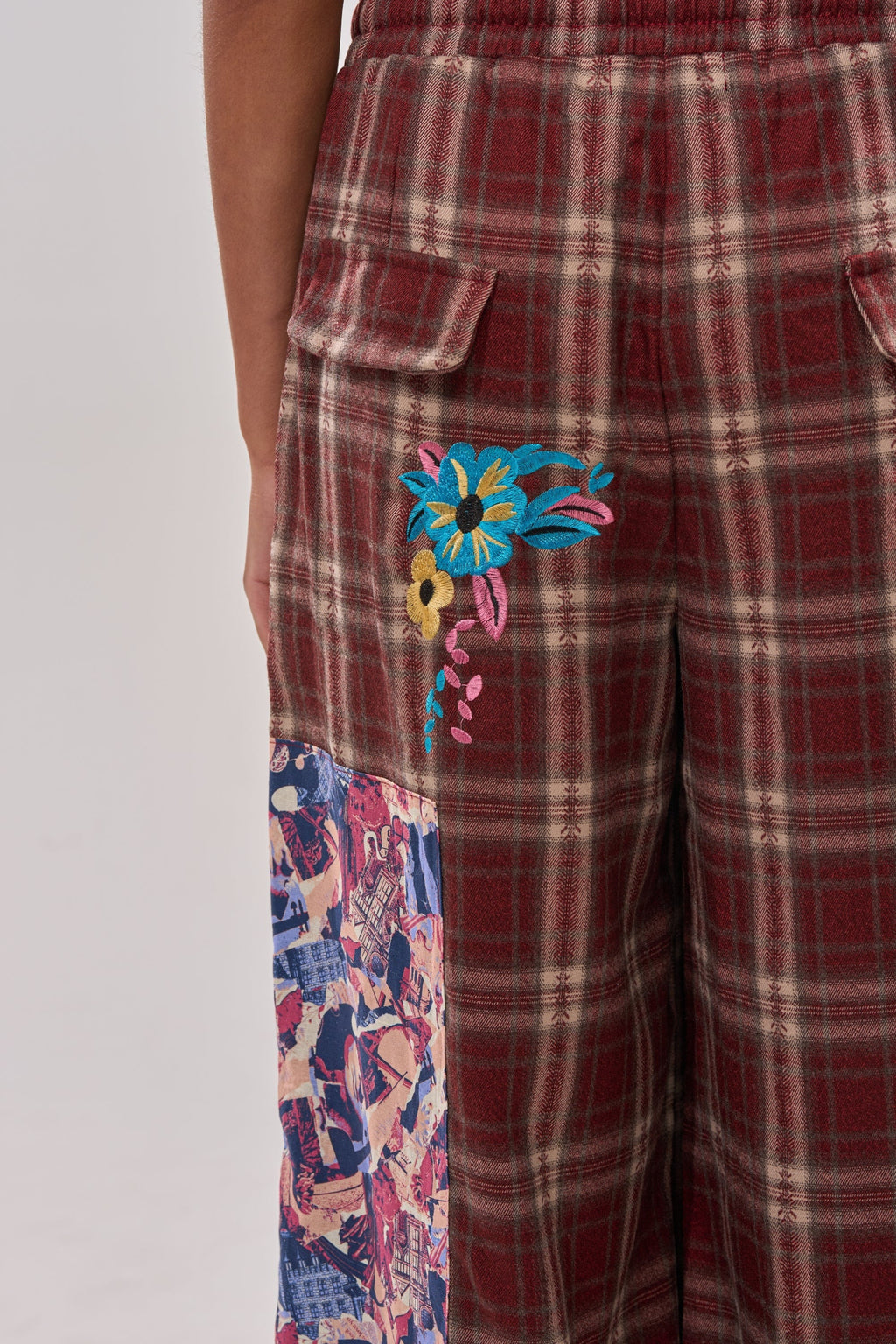 KRIYSTA FLORAL PATCH PLAID PANT