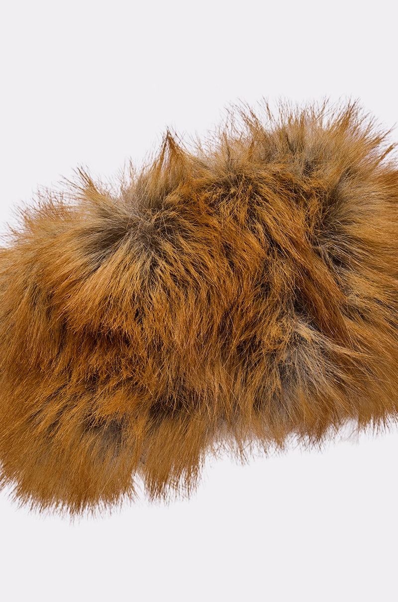 REALLY LIKE THAT FAUX FUR HEADBAND