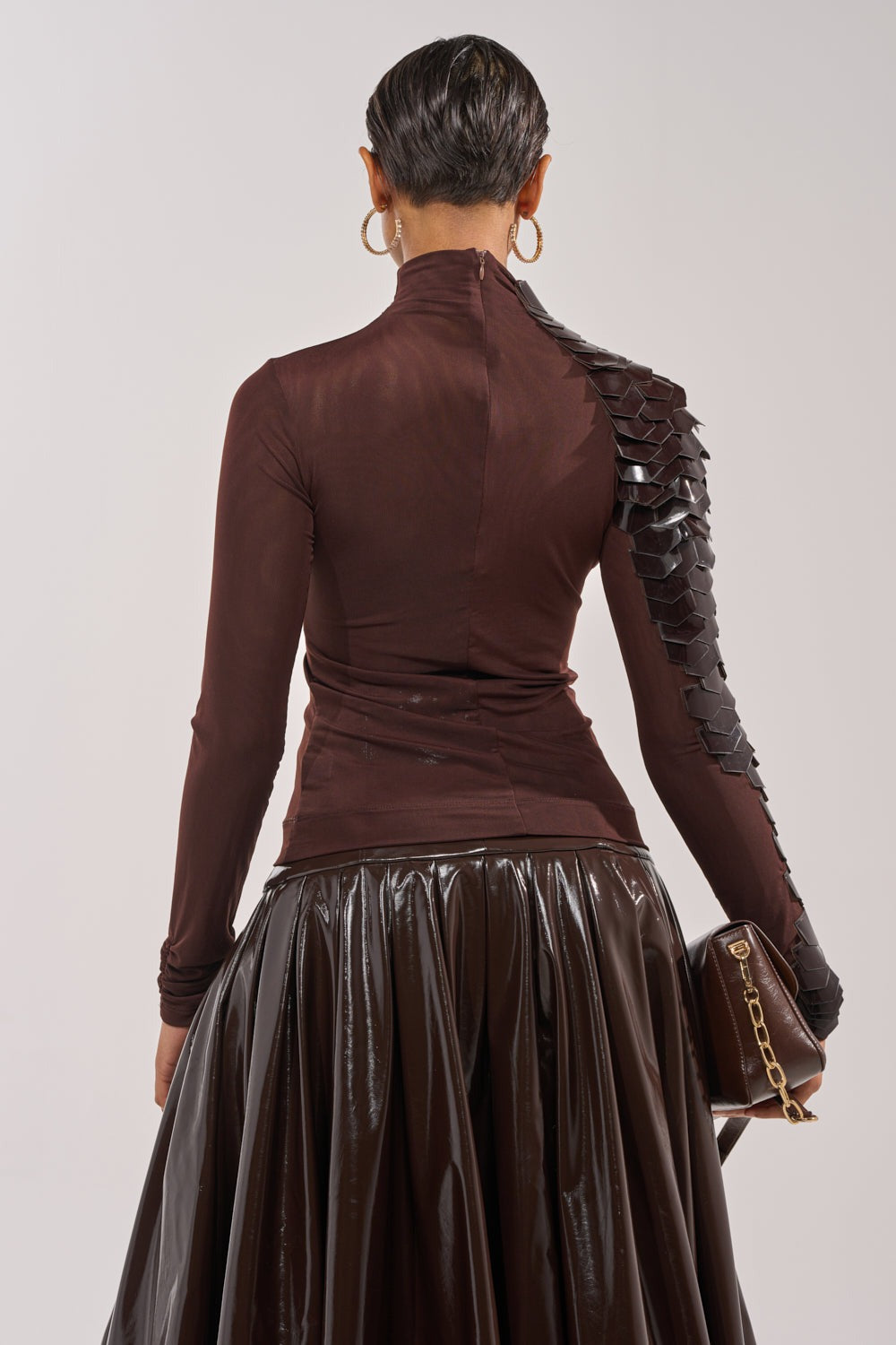 VELMA VINYL SINGLE SLEEVE SCALE TOP IN BROWN