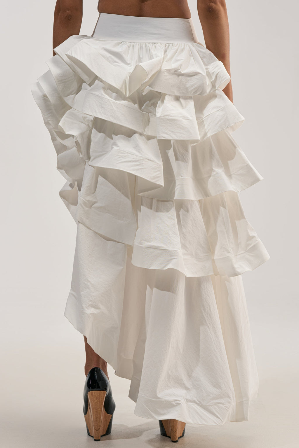 ELEGANT QUEEN ASYMMETRICAL SKIRT IN WHITE