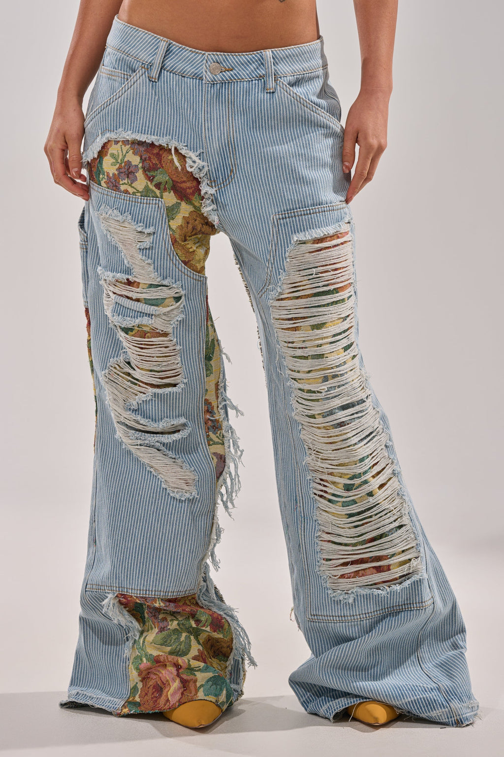 GUESS WHO STRIPE DENIM WITH BROCADE